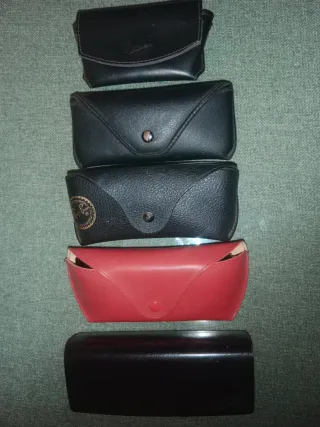 Fundas para gafas (negras y rojas)