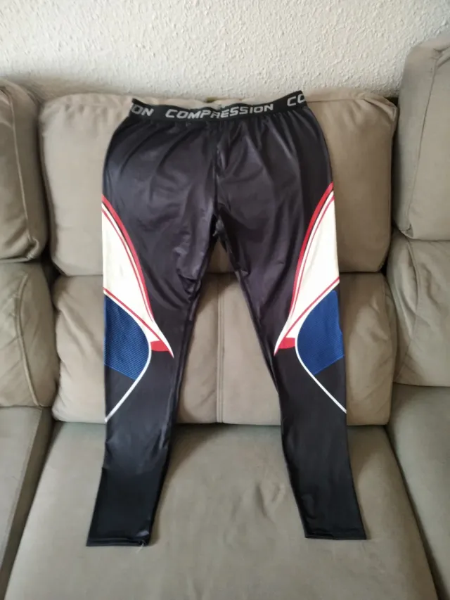 Conjunto térmico. Malla y camiseta. Talla: XL