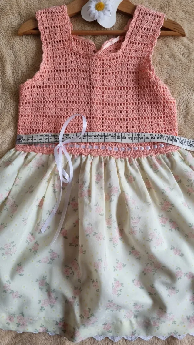 Vestido artesanal de ganchillo falda con enagua