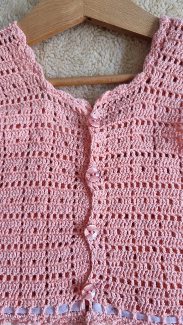 Vestido artesanal de ganchillo falda con enagua