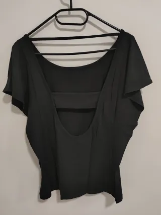 Camiseta negra Pardon con flores