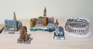 Miniature Souvenir Mondo