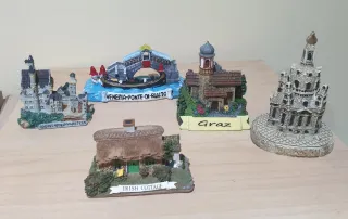 Miniature Souvenir Mondo
