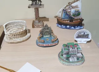 Miniature Souvenir Mondo