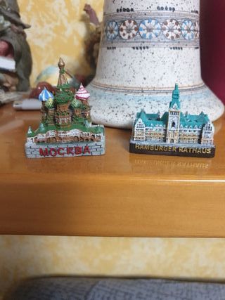 Miniature Souvenir Mondo