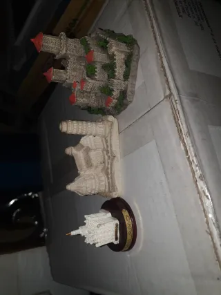 Miniature Souvenir Mondo