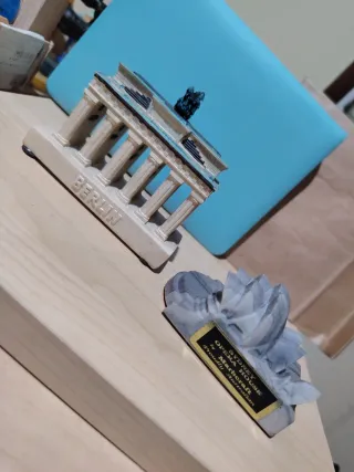 Miniature Souvenir Mondo