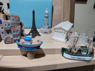 Miniature Souvenir Mondo