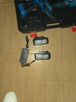 Caja de herramientas con 4 herramientas