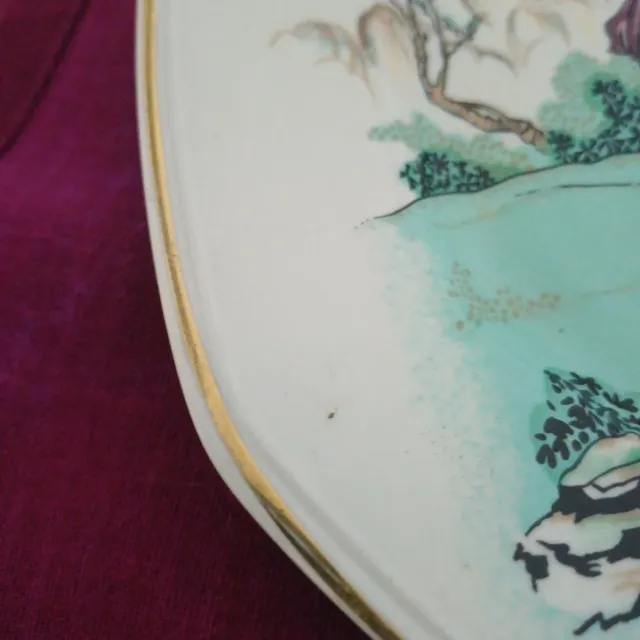 Plato decorativo con bailarinas y borde dorado