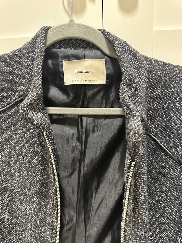 Abrigo Stradivarius Negro/Gris