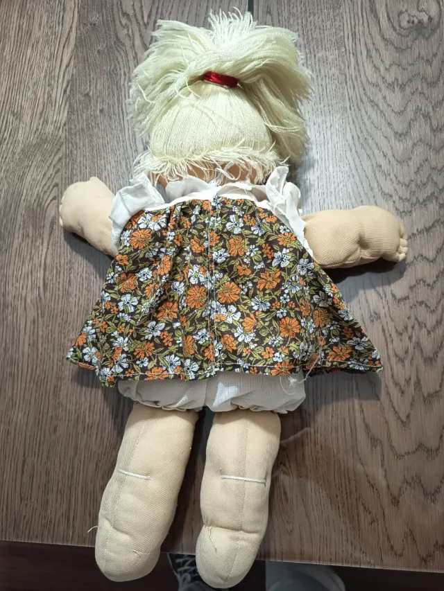 Muñeca Repollo rubia con vestido floral