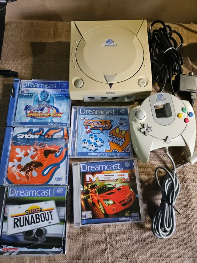 Sega Dreamcast Console + 5 Jogos