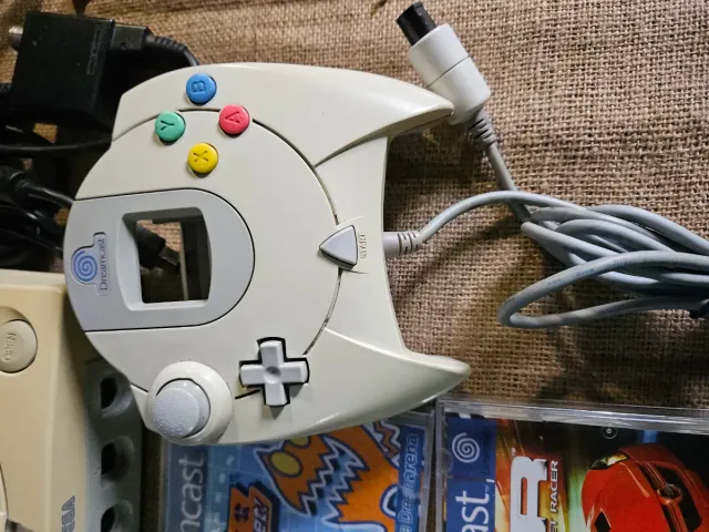Sega Dreamcast Console + 5 Jogos
