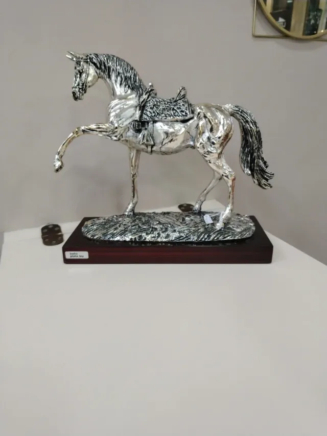 Figura caballo metal madera Baño plata ley