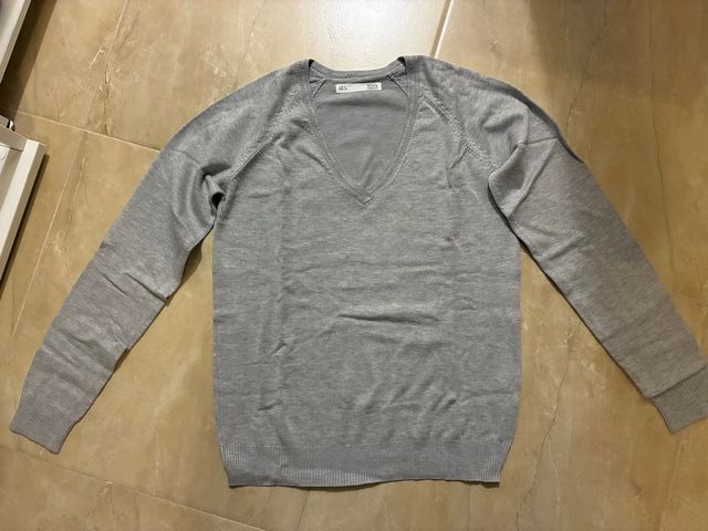 Jersey fino cuello pico gris