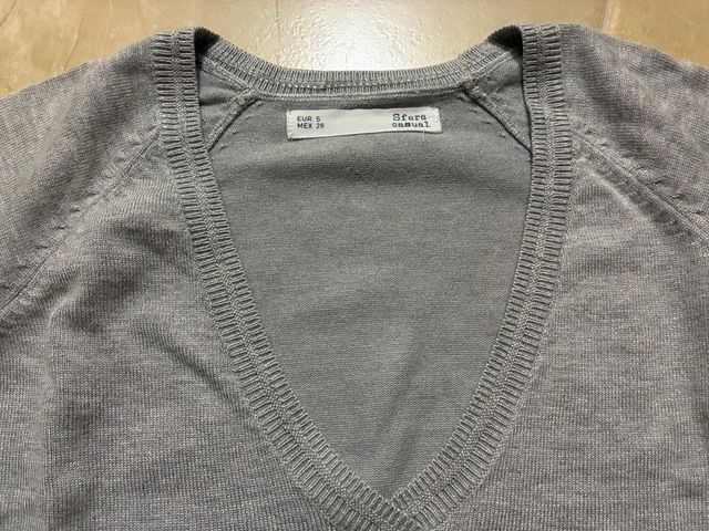 Jersey fino cuello pico gris