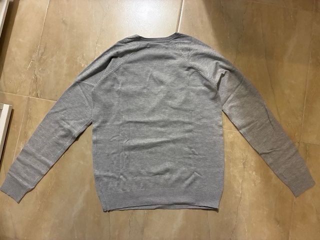 Jersey fino cuello pico gris