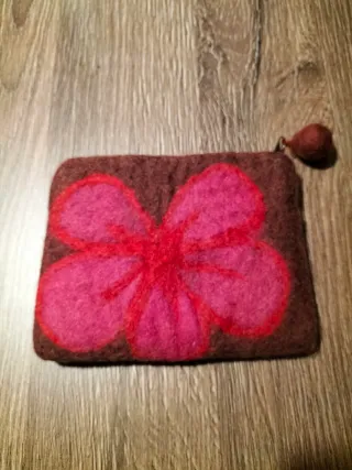 Monedero fieltro flor rosa
