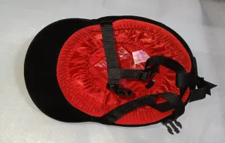 Casco equitación terciopelo negro.