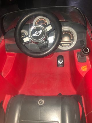 Mini coche eléctrico rojo