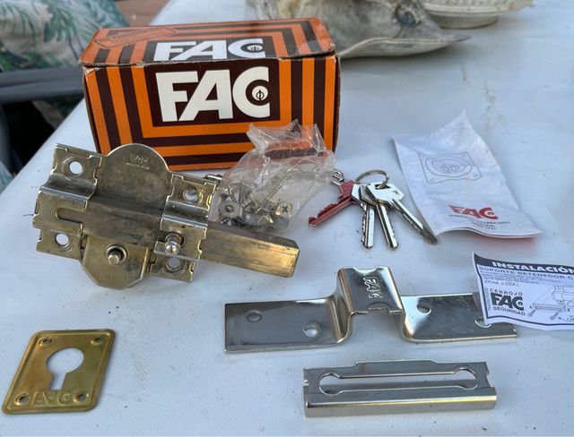 Cerradura FAC con llaves y accesorios