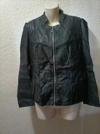 Cazadora negra mujer