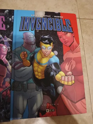 Comics número 4 y 5 de Invencible