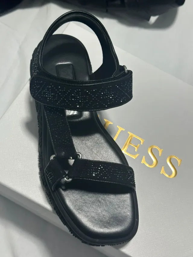 Sandalias Guess Negras Brillantes