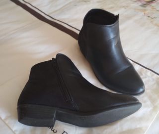 Cómodos botines planos de mujer negros