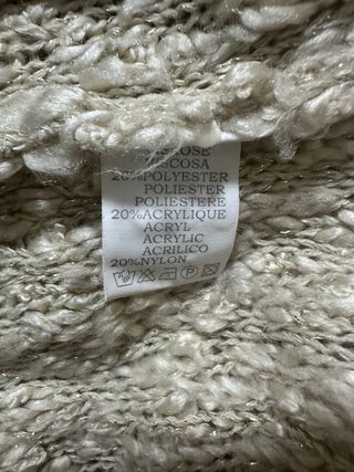 Maglione beige con paillettes e spalle ricamate