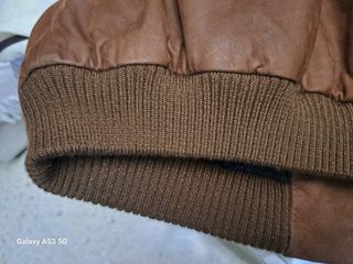 Chaqueta de piel marrón