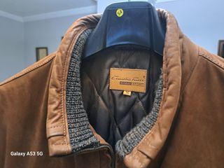 Chaqueta de piel marrón