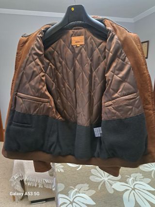 Chaqueta de piel marrón