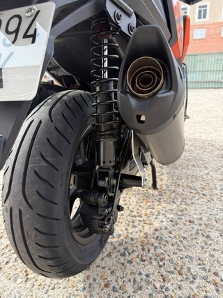 Kymco DTX 360 Scooter año 2022  10.000 km extras