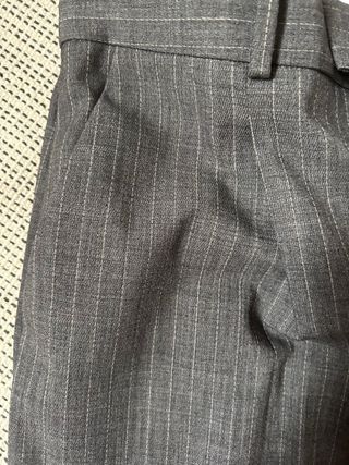 Pantalón gris
