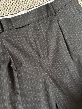 Pantalón gris