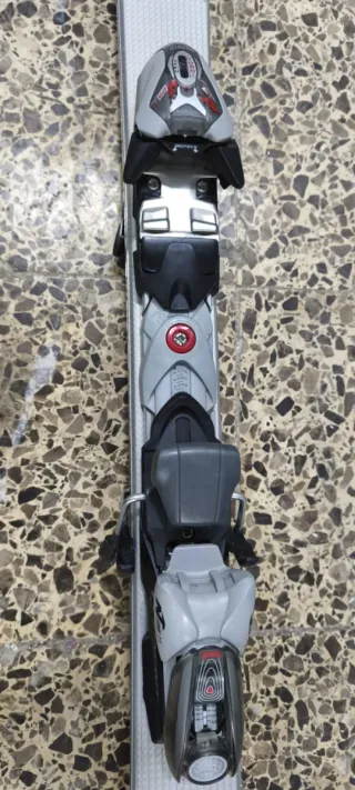 Esquís, bastones y funda