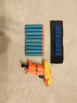 Nerf Alpha Strike con polsino 8 colpi