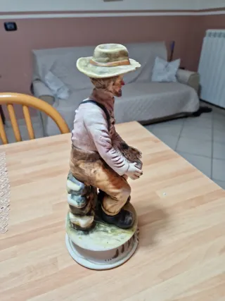 Statuina pescatore con piatto di pesce h 30 cm
