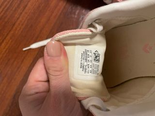 Converse rosas con cordones blancos