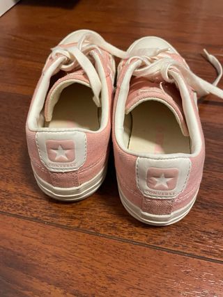 Converse rosas con cordones blancos