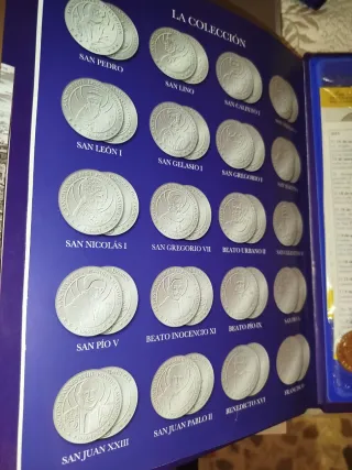 Libro Las Medallas de los Papas y Santos