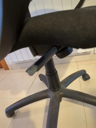 Silla de oficina ergonómica negra