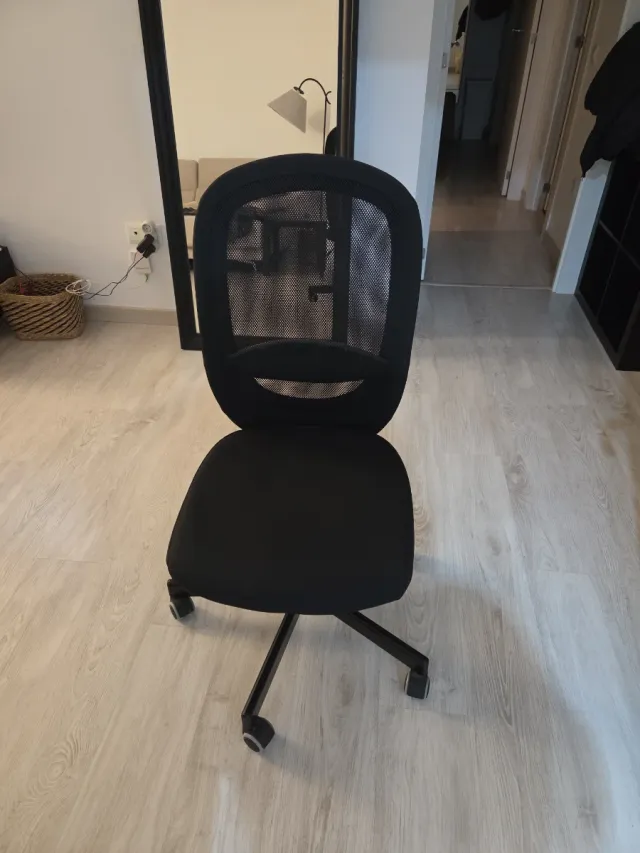 Silla de oficina ergonómica negra