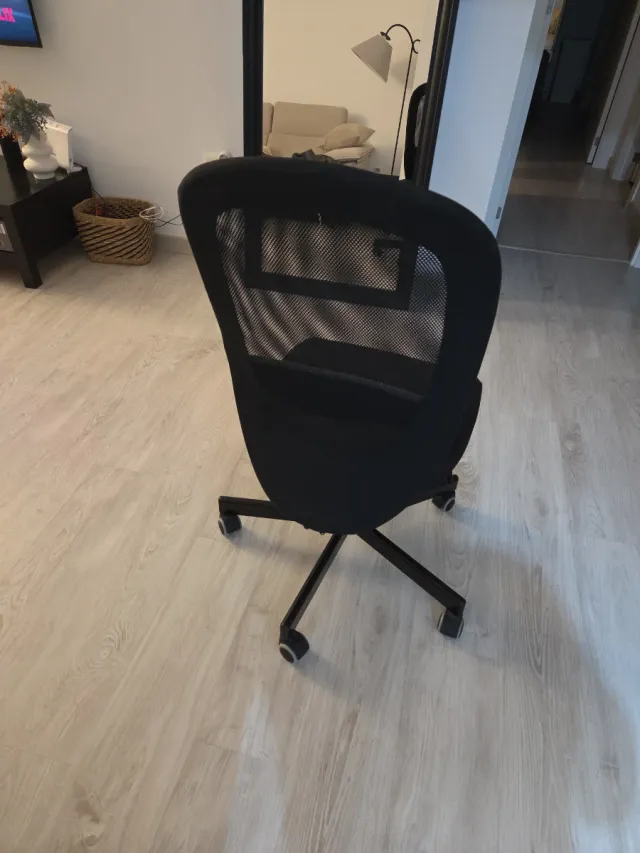 Silla de oficina ergonómica negra