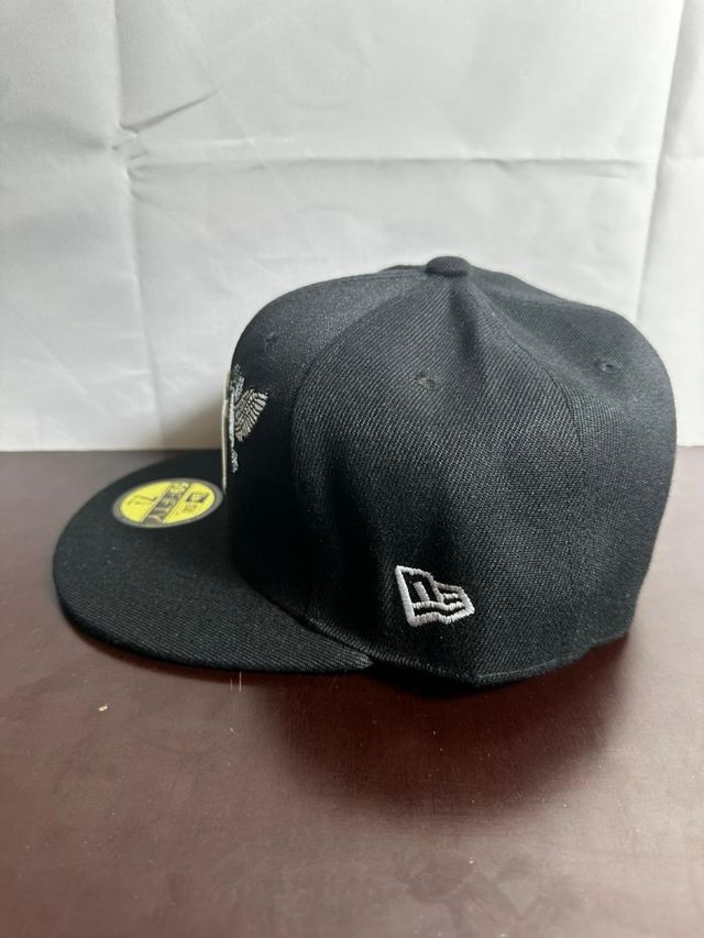 Gorra New Era NY con palomas bordadas