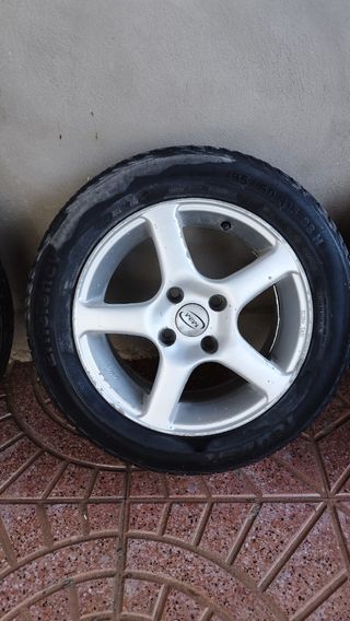 Juego llantas 15 pulgadas 4 tornillos