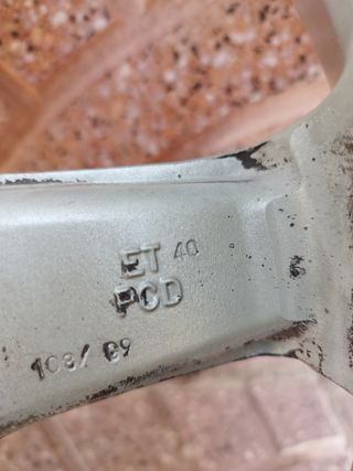 Juego llantas 15 pulgadas 4 tornillos