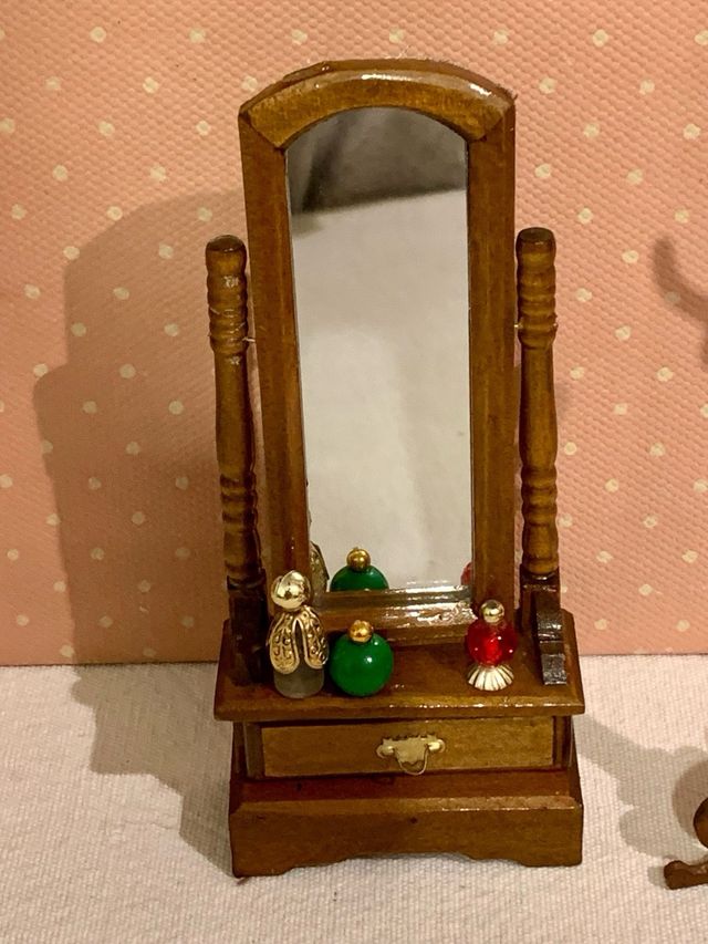 Miniaturas casa muñecas: espejo, toallero perchero
